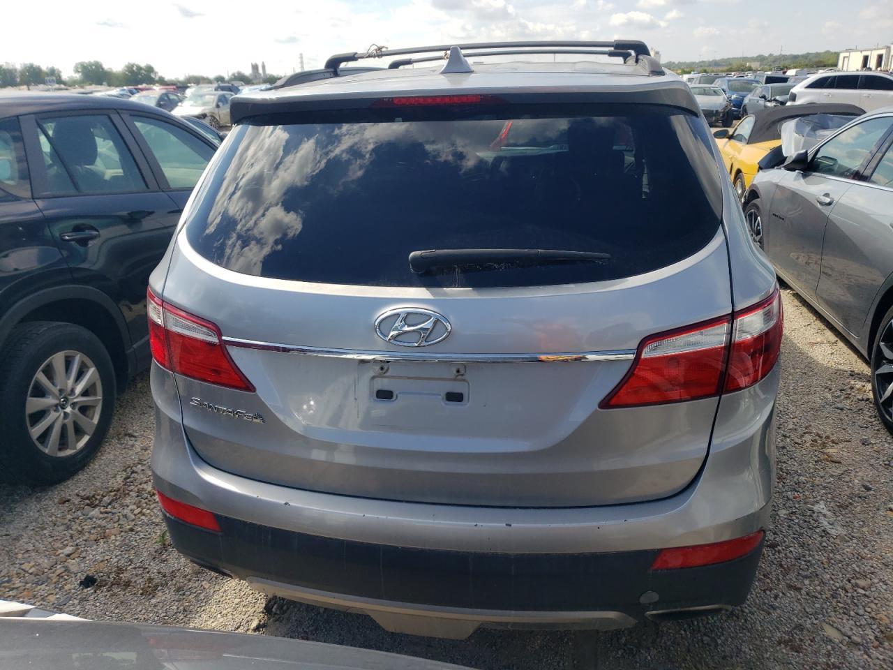 2015 Hyundai Santa Fe Gls - Image 6