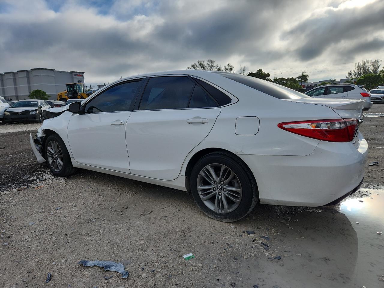 2017 Toyota Camry Le - Фото 2