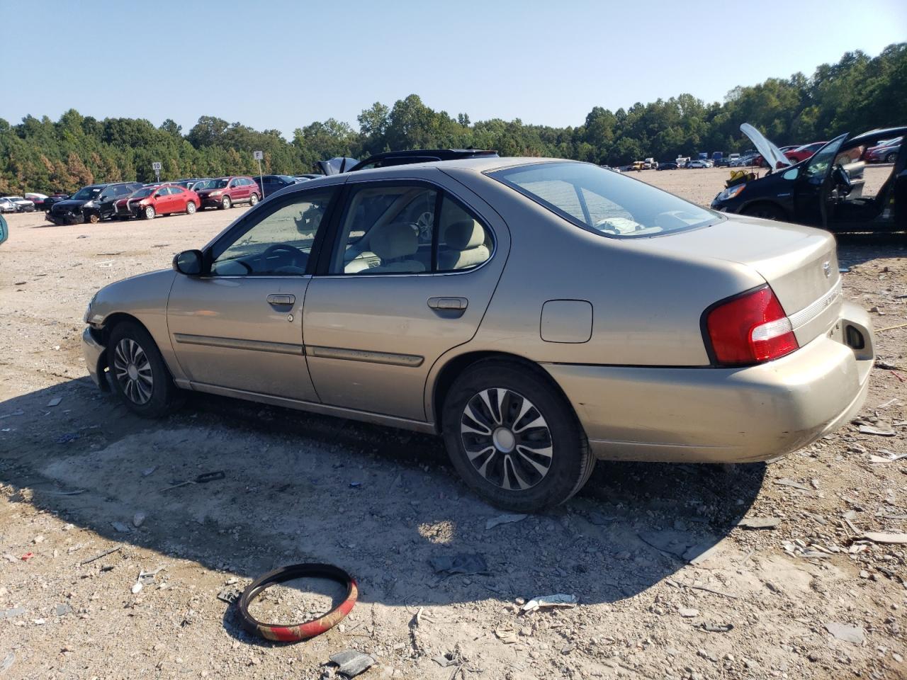 2000 Nissan Altima Xe - Фото 2