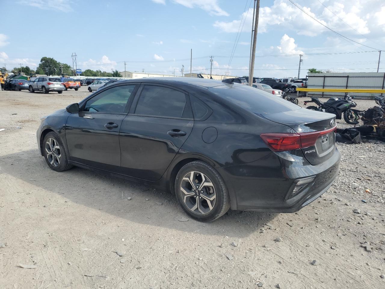 2019 Kia Forte Lxs - Фото 2