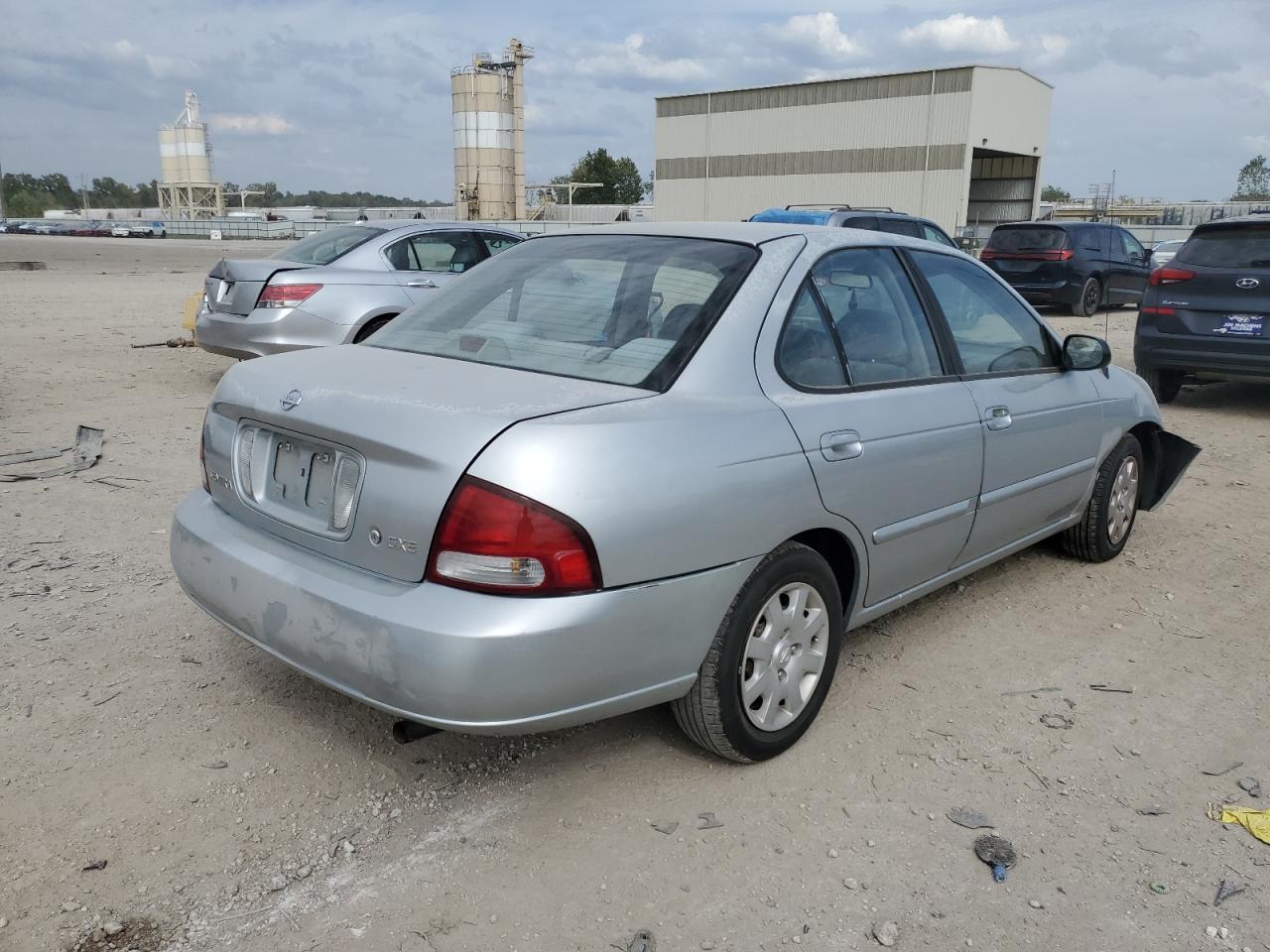 2002 Nissan Sentra Xe - Фото 3