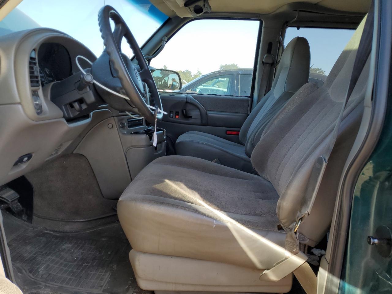 2001 Chevrolet Astro - Image 7