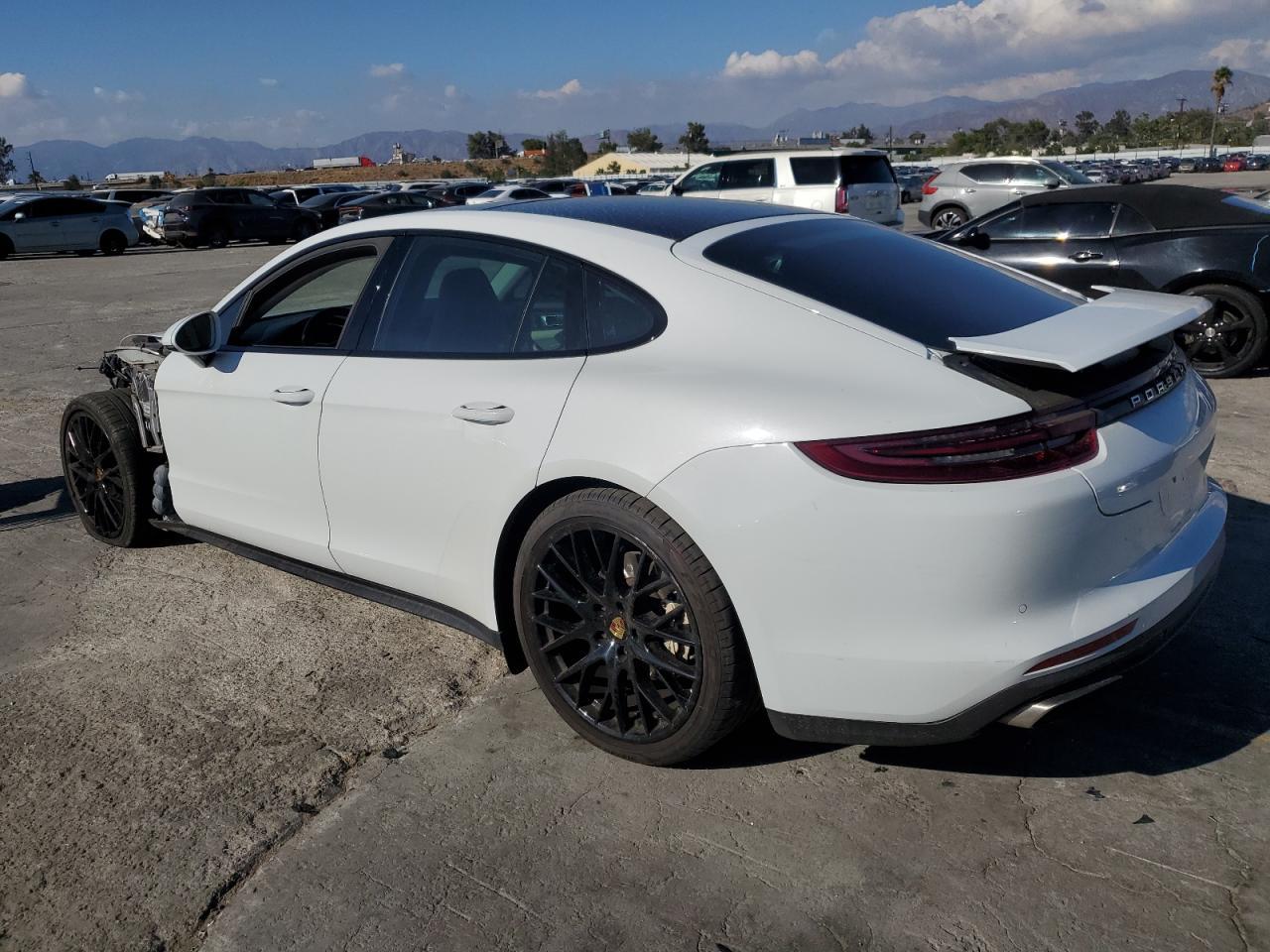 2018 Porsche Panamera 4 - Фото 2