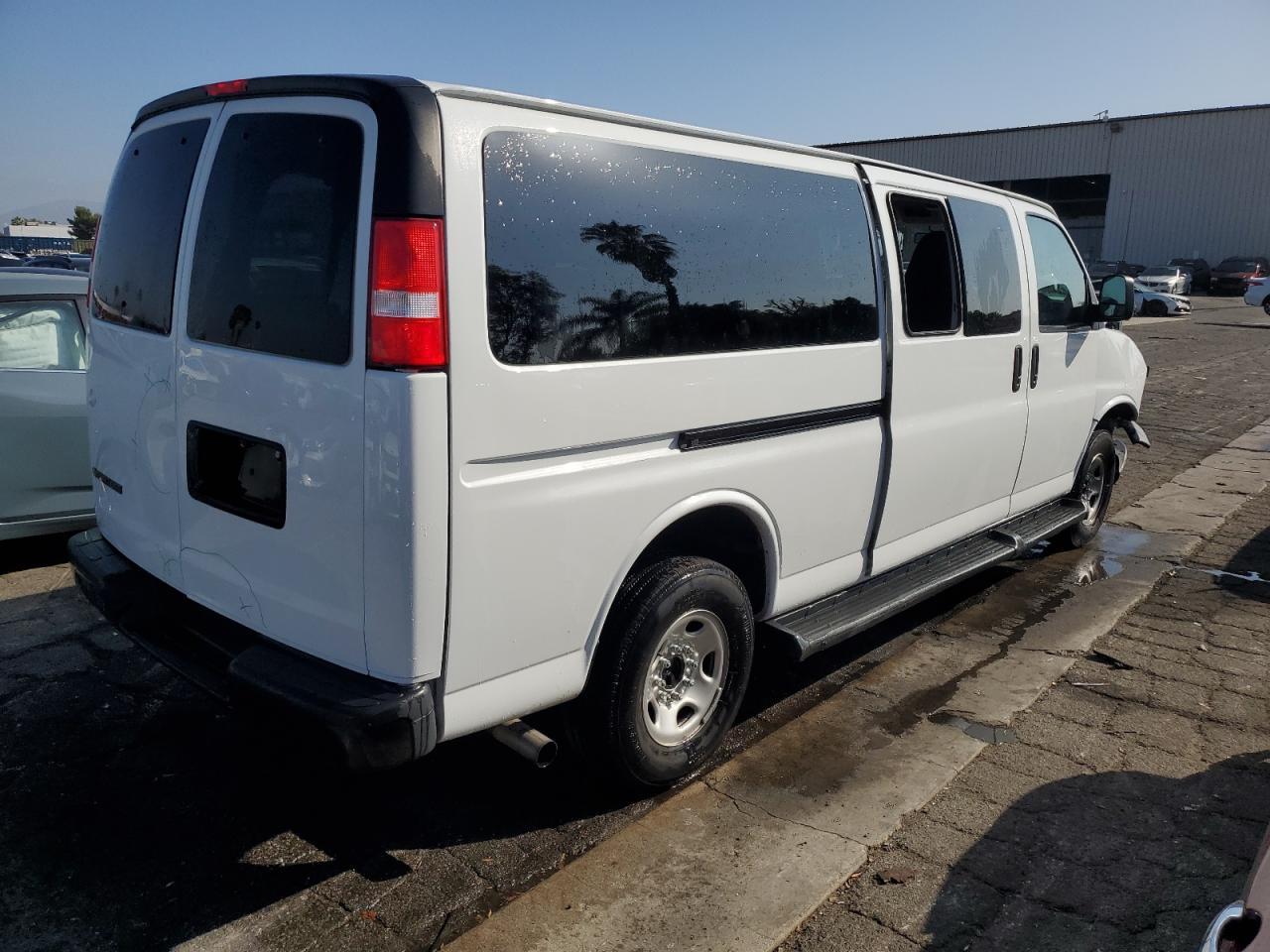 2023 Chevrolet Express G3500 Ls - Фото 3