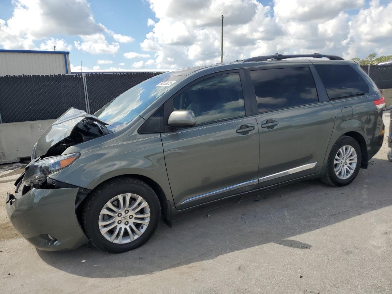 2013 Toyota Sienna Xle