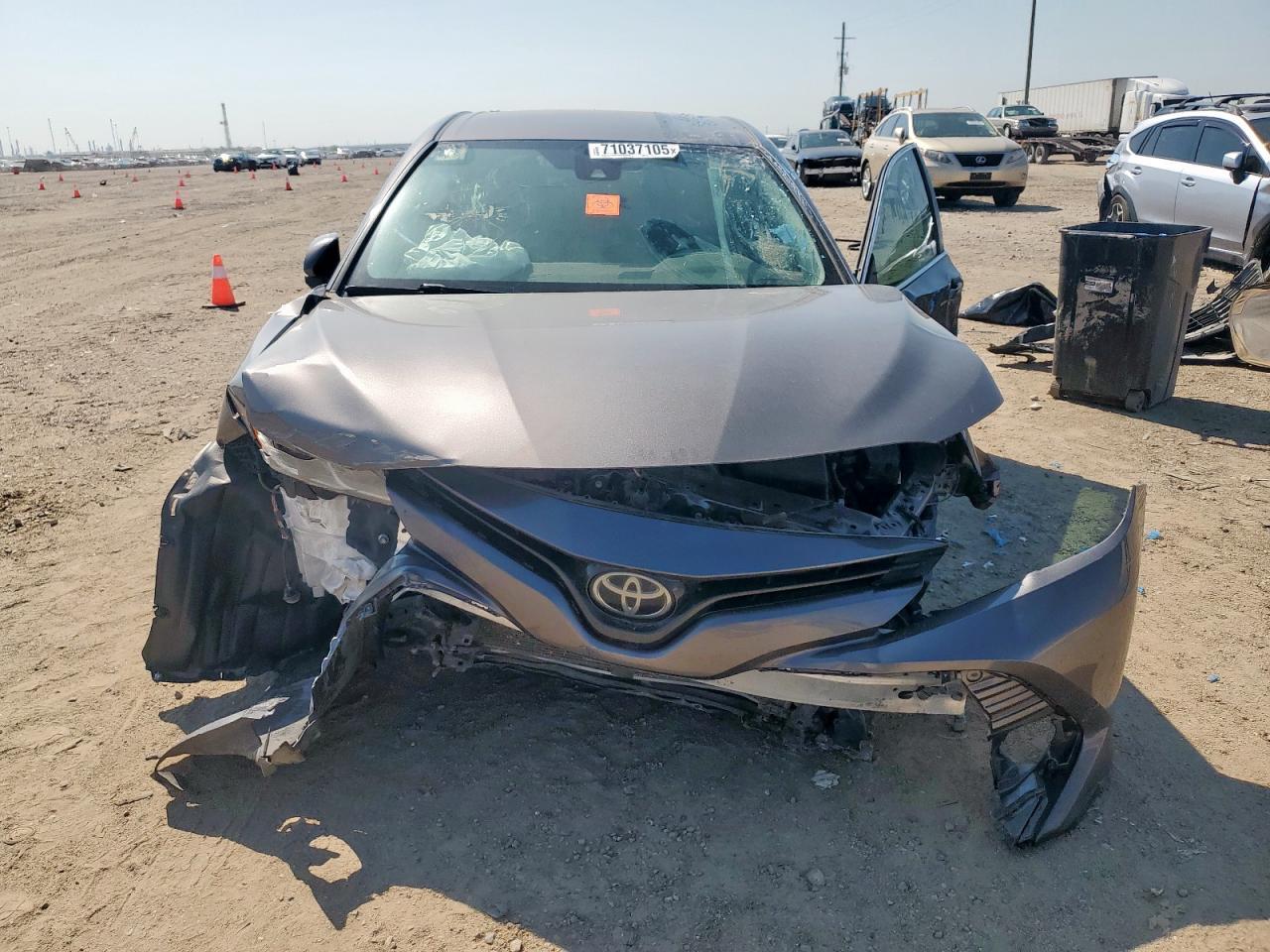 2020 Toyota Camry Le - Фото 5
