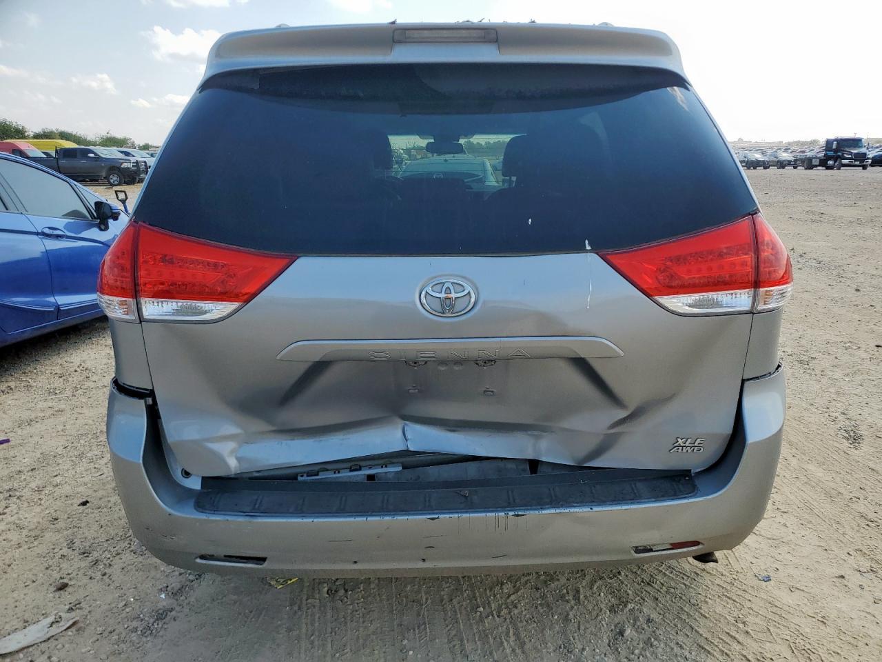2012 Toyota Sienna Xle - Image 6