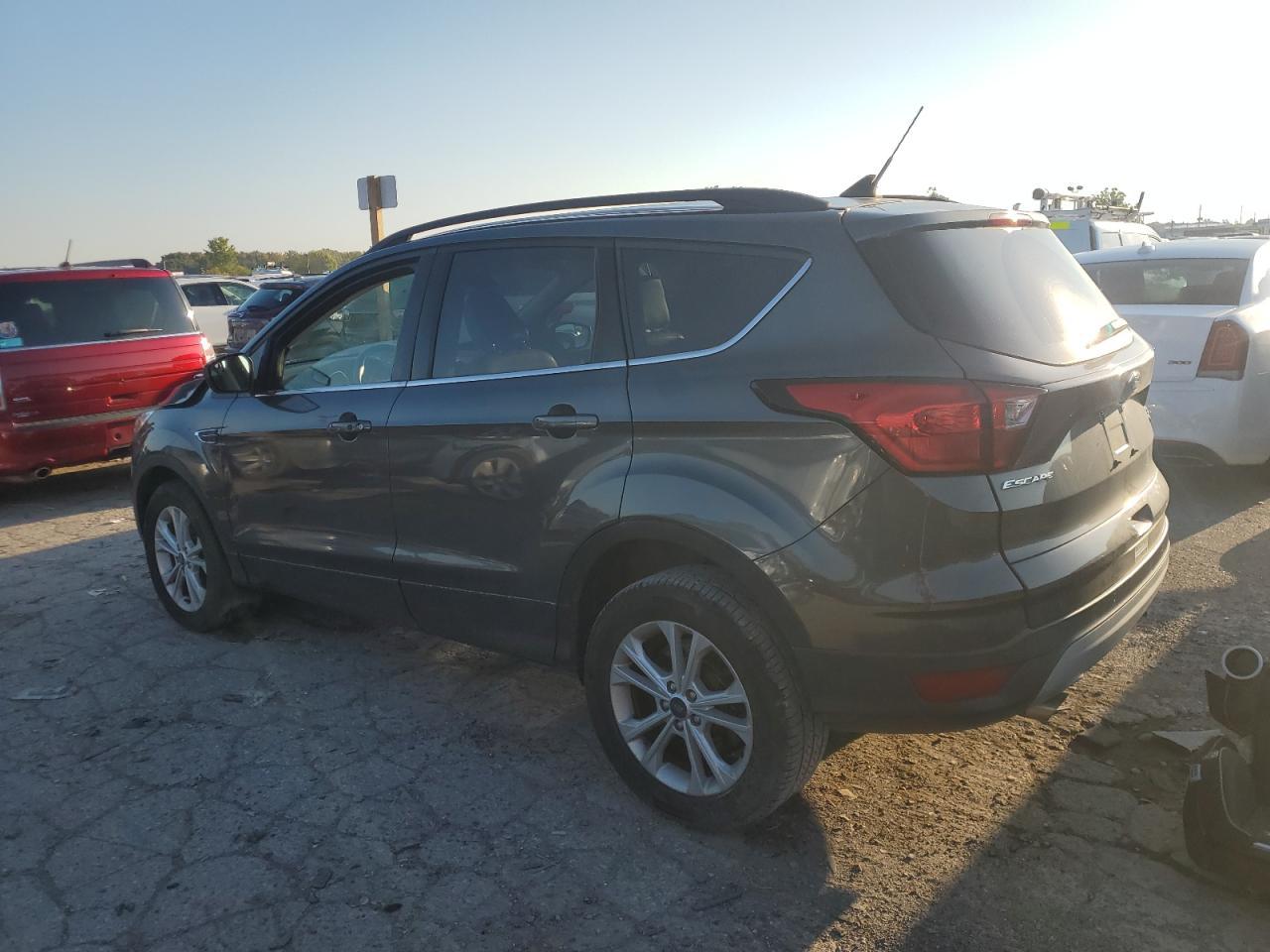 2019 Ford Escape Sel - Image 2