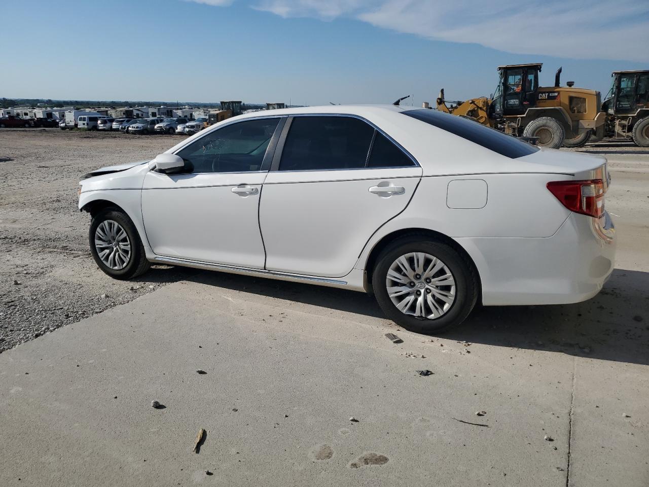 2014 Toyota Camry L - Image 2