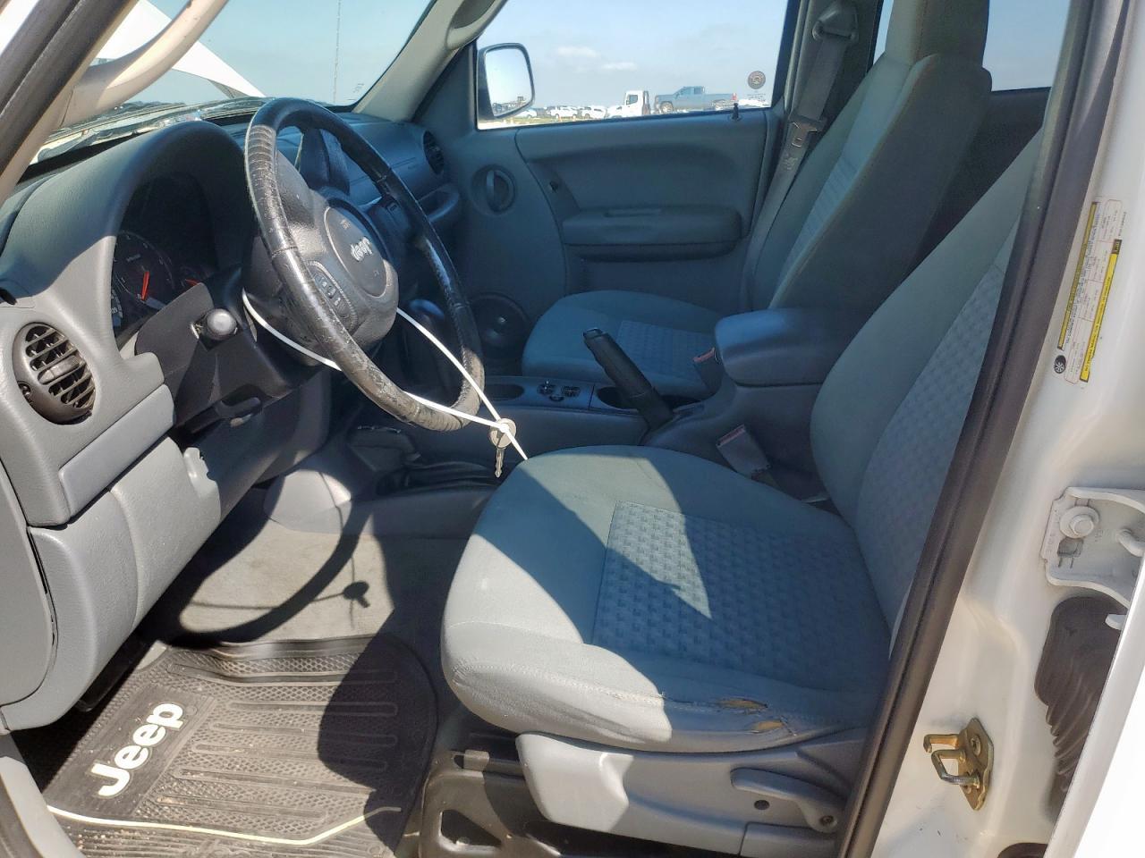 2006 Jeep Liberty Sport - Image 7