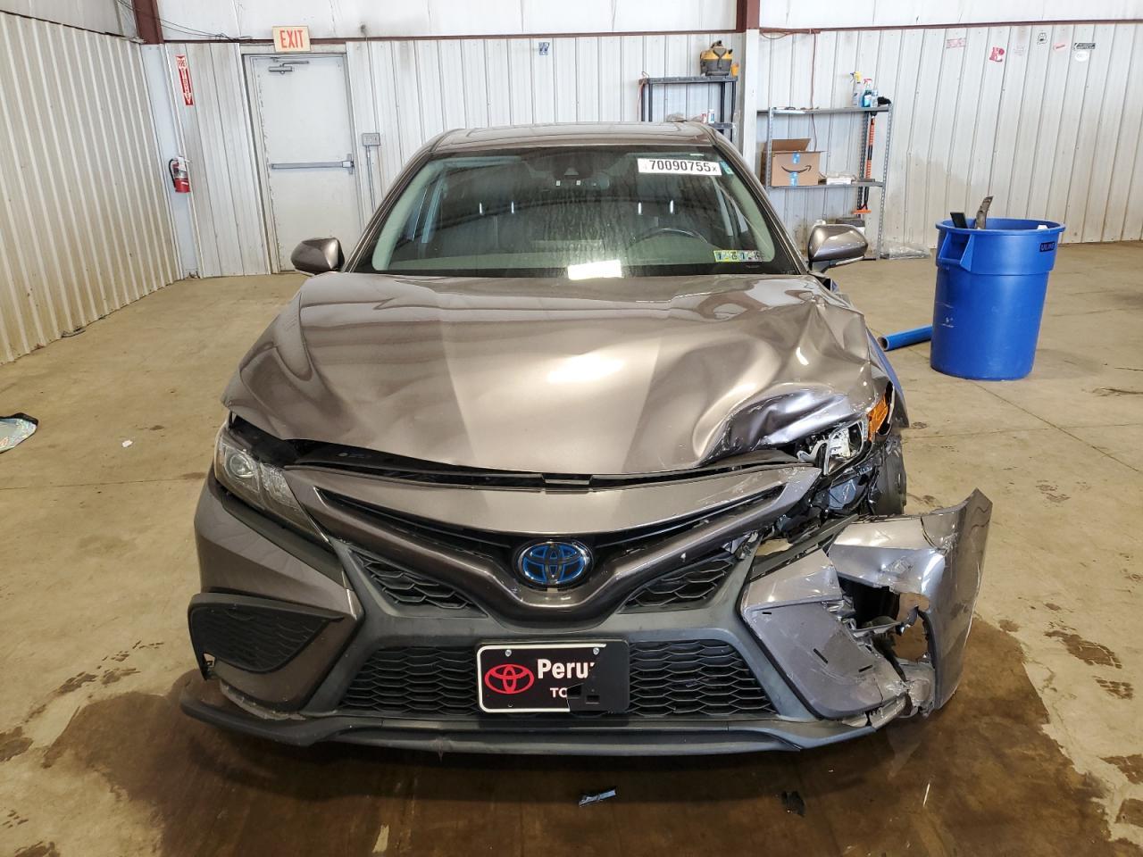 2021 Toyota Camry Hybrid Se - Image 5
