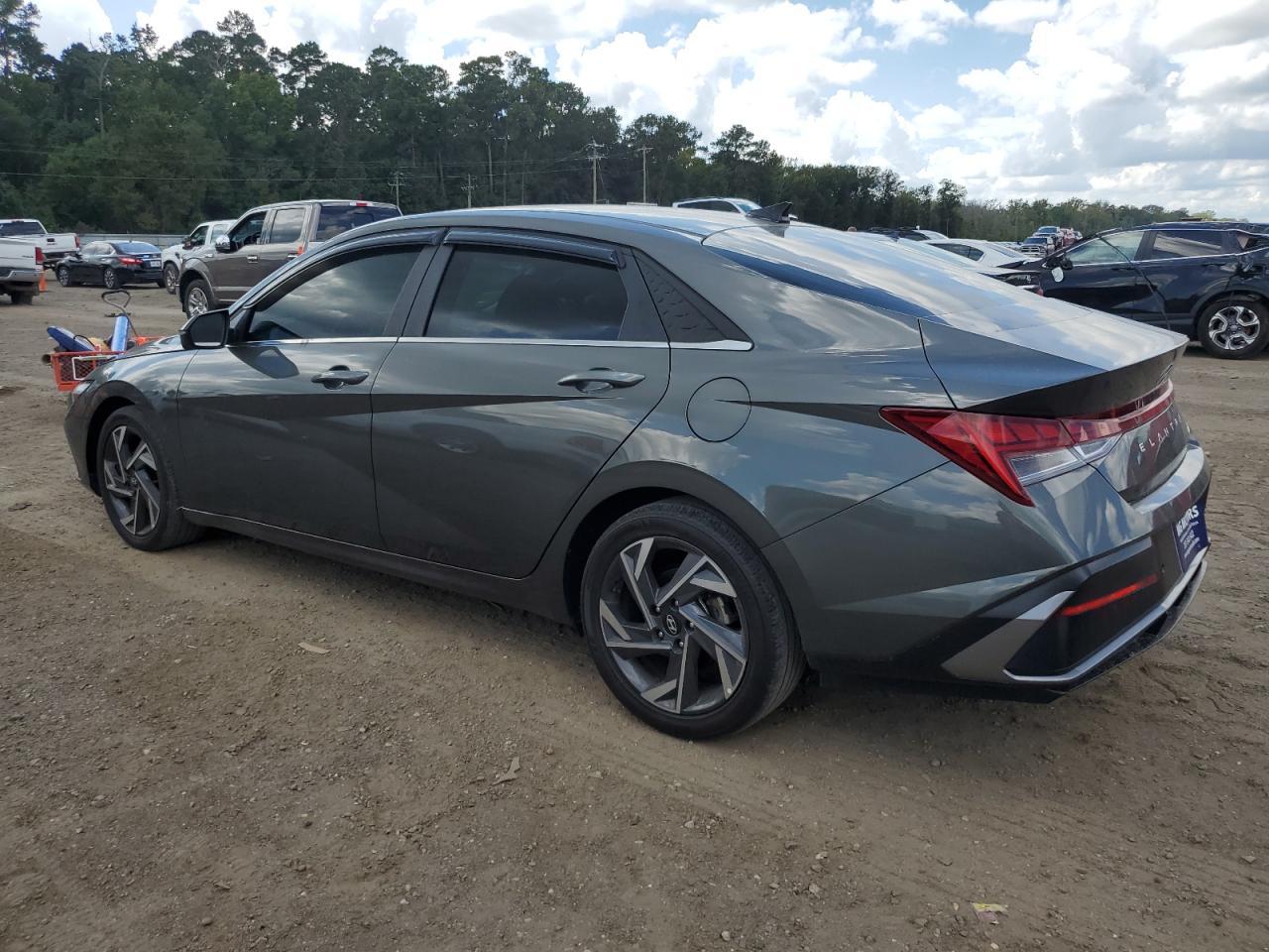 2024 Hyundai Elantra Limited - Фото 2