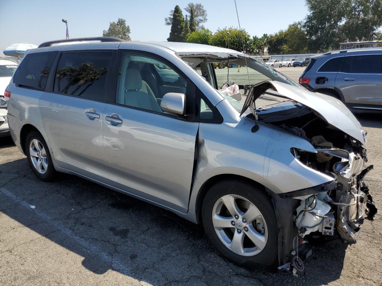 2014 Toyota Sienna Le - Фото 4