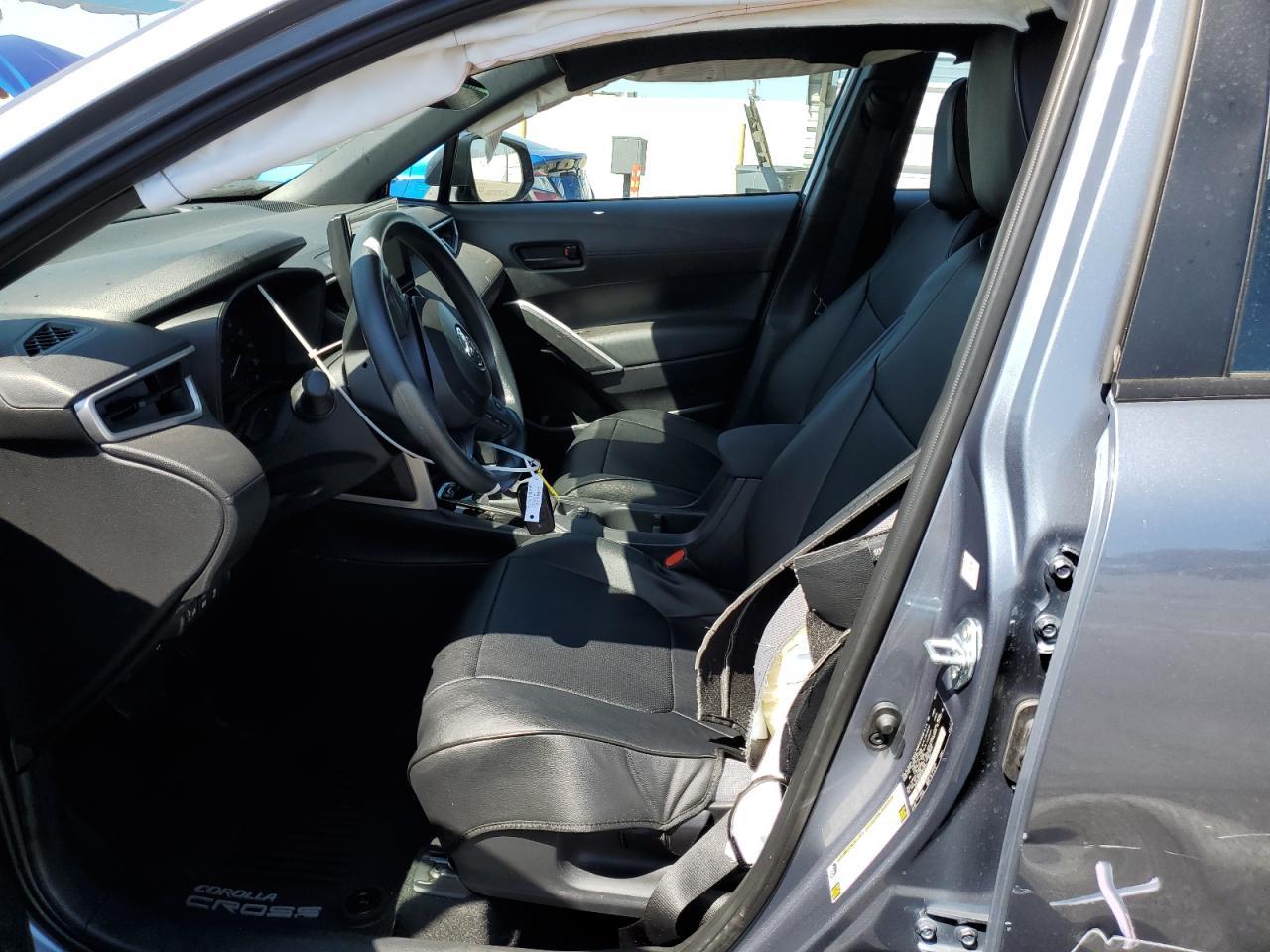 2025 Toyota Corolla Cross Se - Image 7