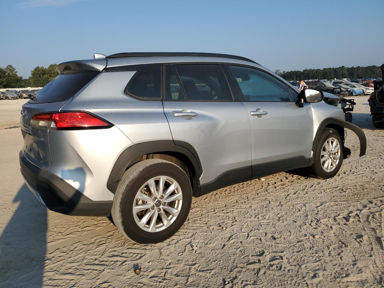 2023 Toyota Corolla Cross Le - Фото 3