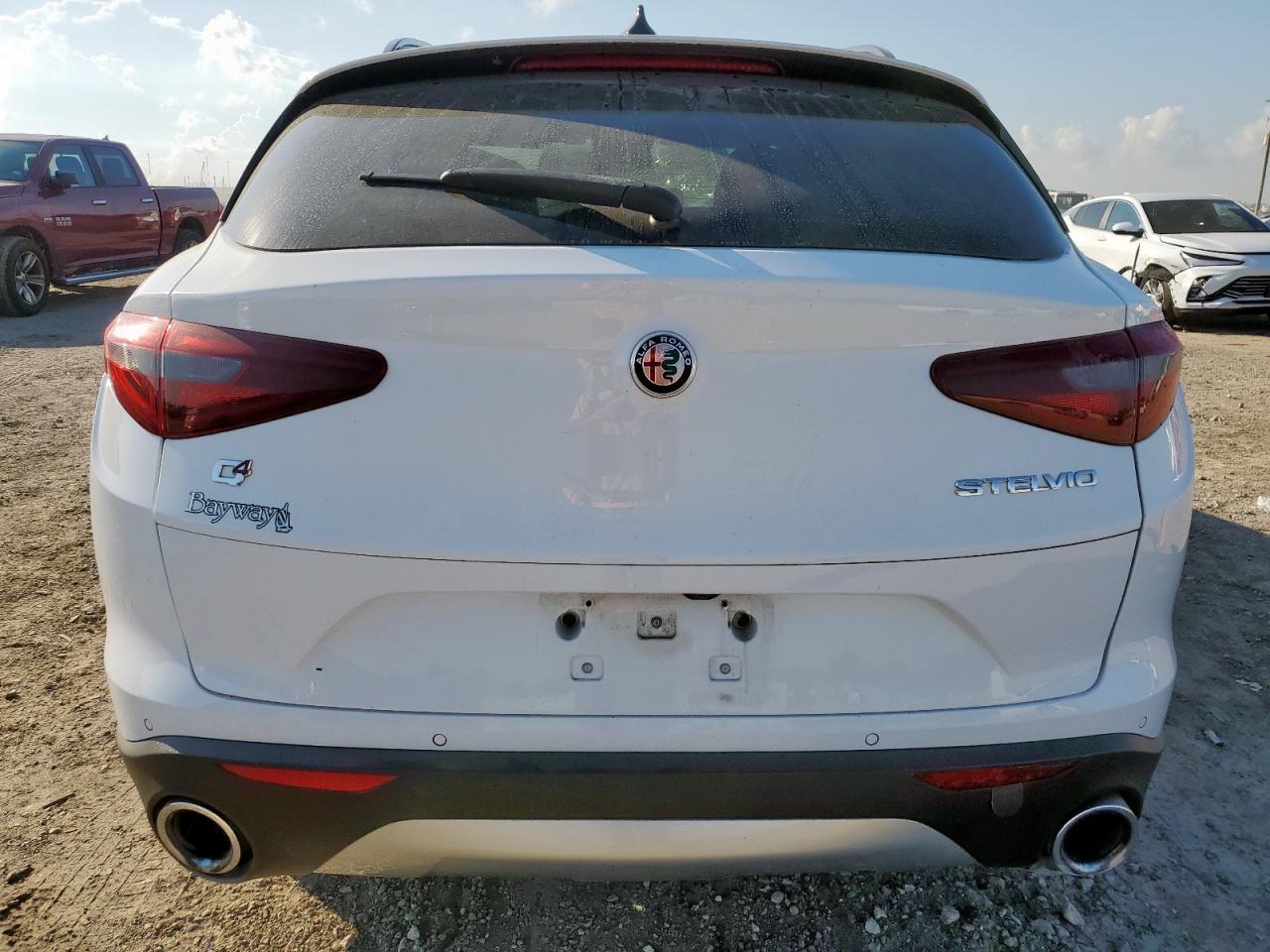 2019 Alfa Romeo Stelvio - Image 6