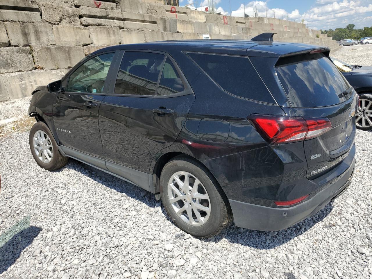 2024 Chevrolet Equinox Ls - Фото 2