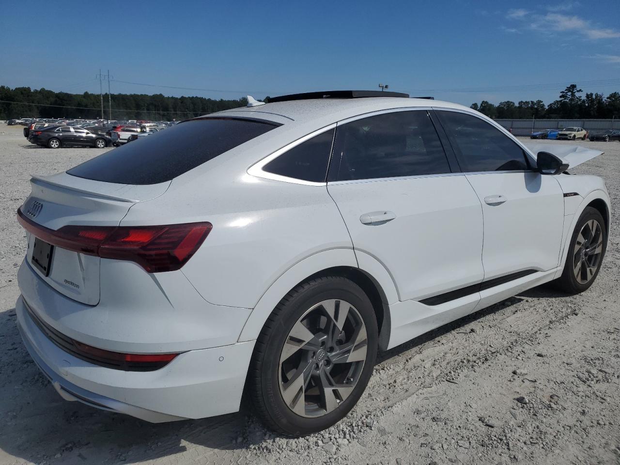 2021 Audi E-Tron Sportback Premium Plus - Фото 3