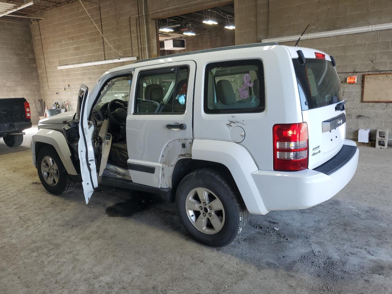 2012 Jeep Liberty Sport - Фото 2