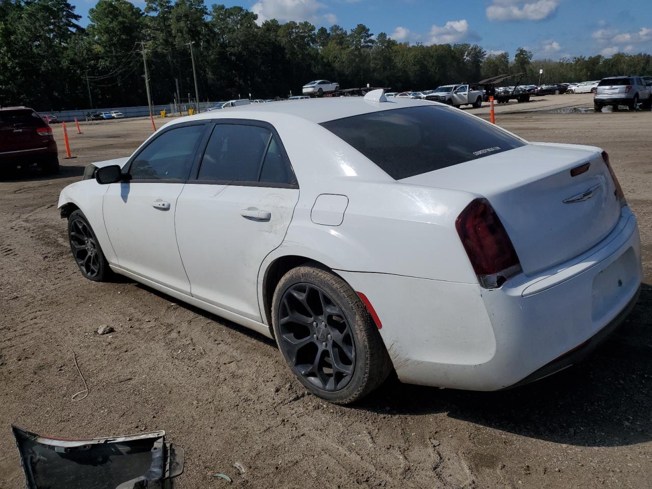 2020 Chrysler 300 Touring - Фото 2