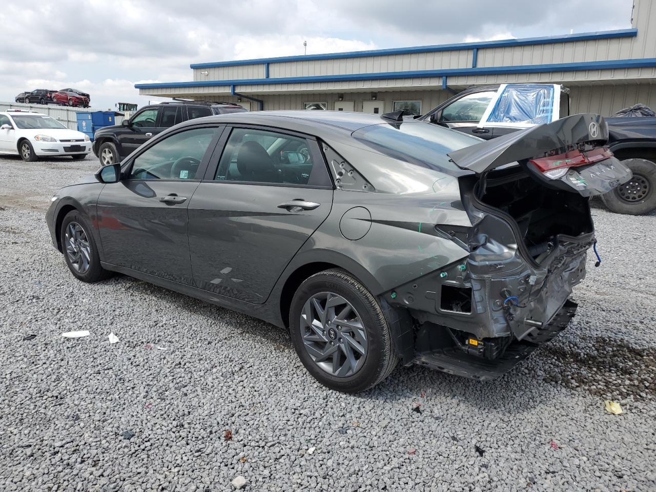 2024 Hyundai Elantra Blue - Image 2