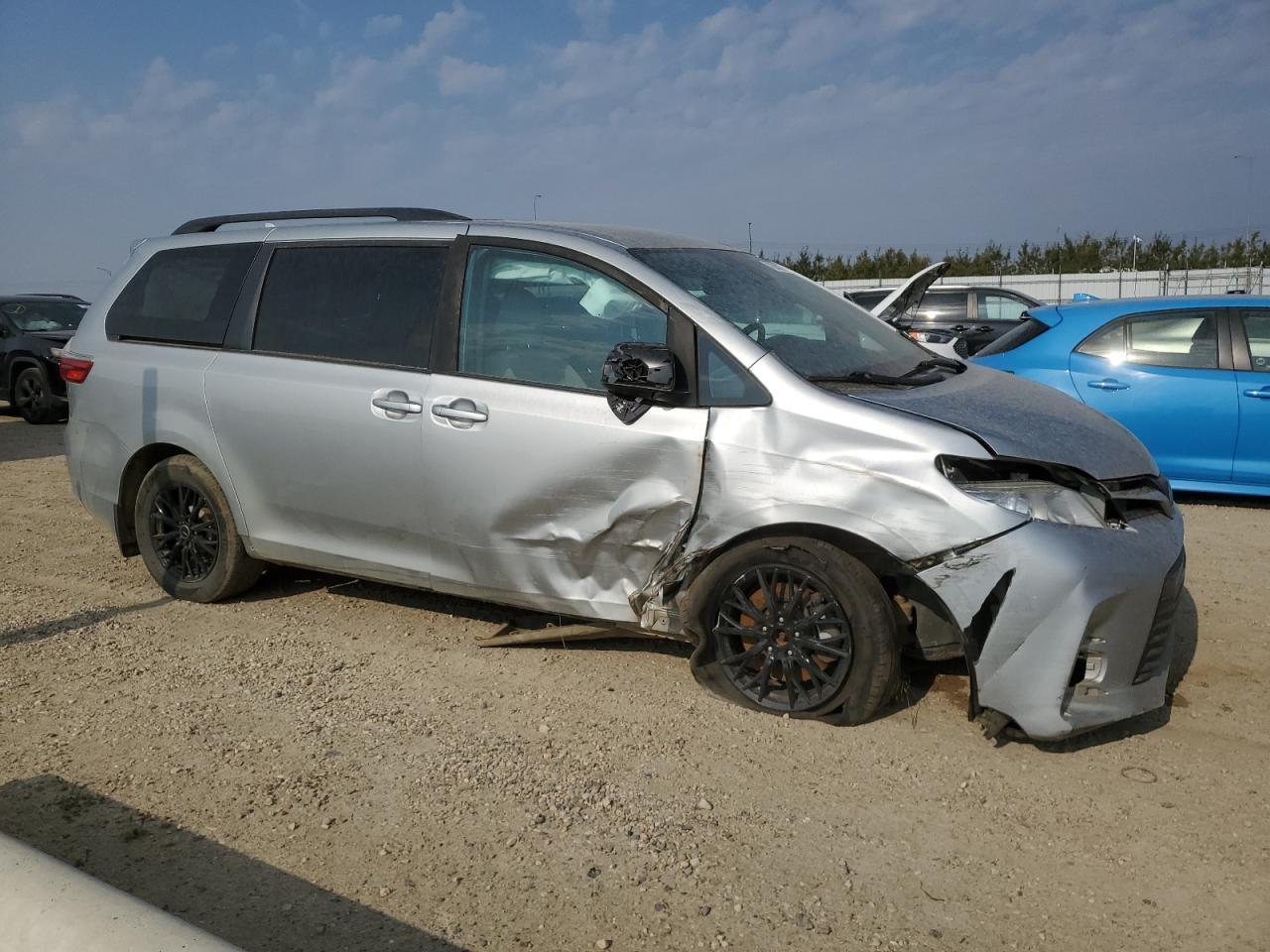 2020 Toyota Sienna Le - Фото 4