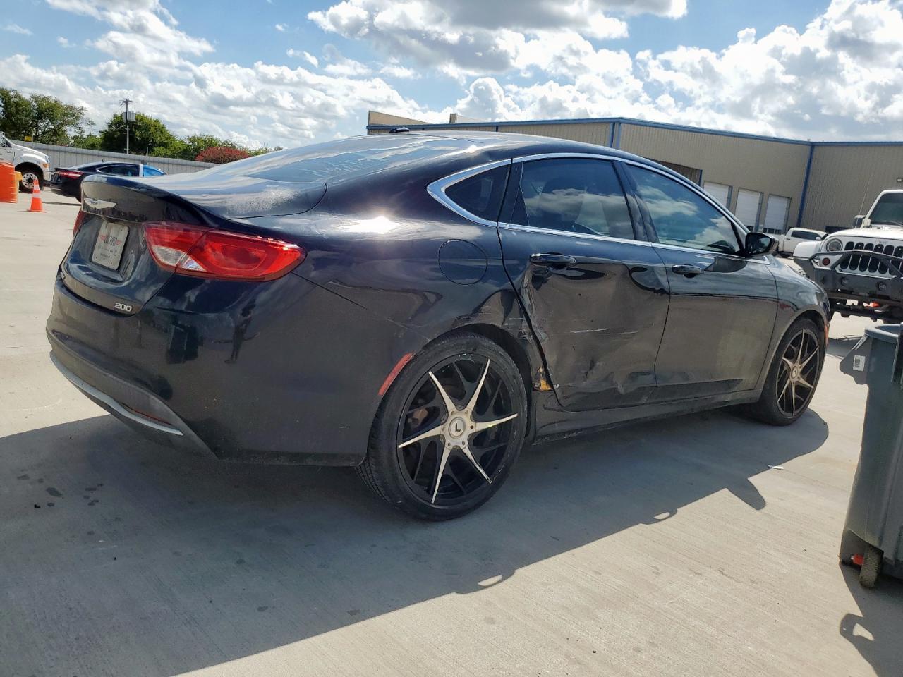 2015 Chrysler 200 Limited - Фото 3
