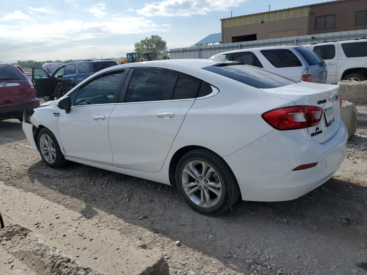 2019 Chevrolet Cruze Lt - Image 2
