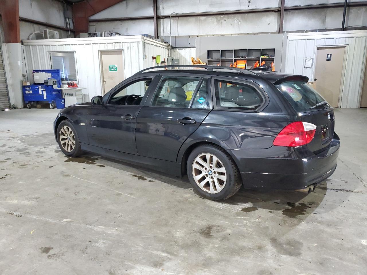 2006 BMW 325 Xit - Image 2