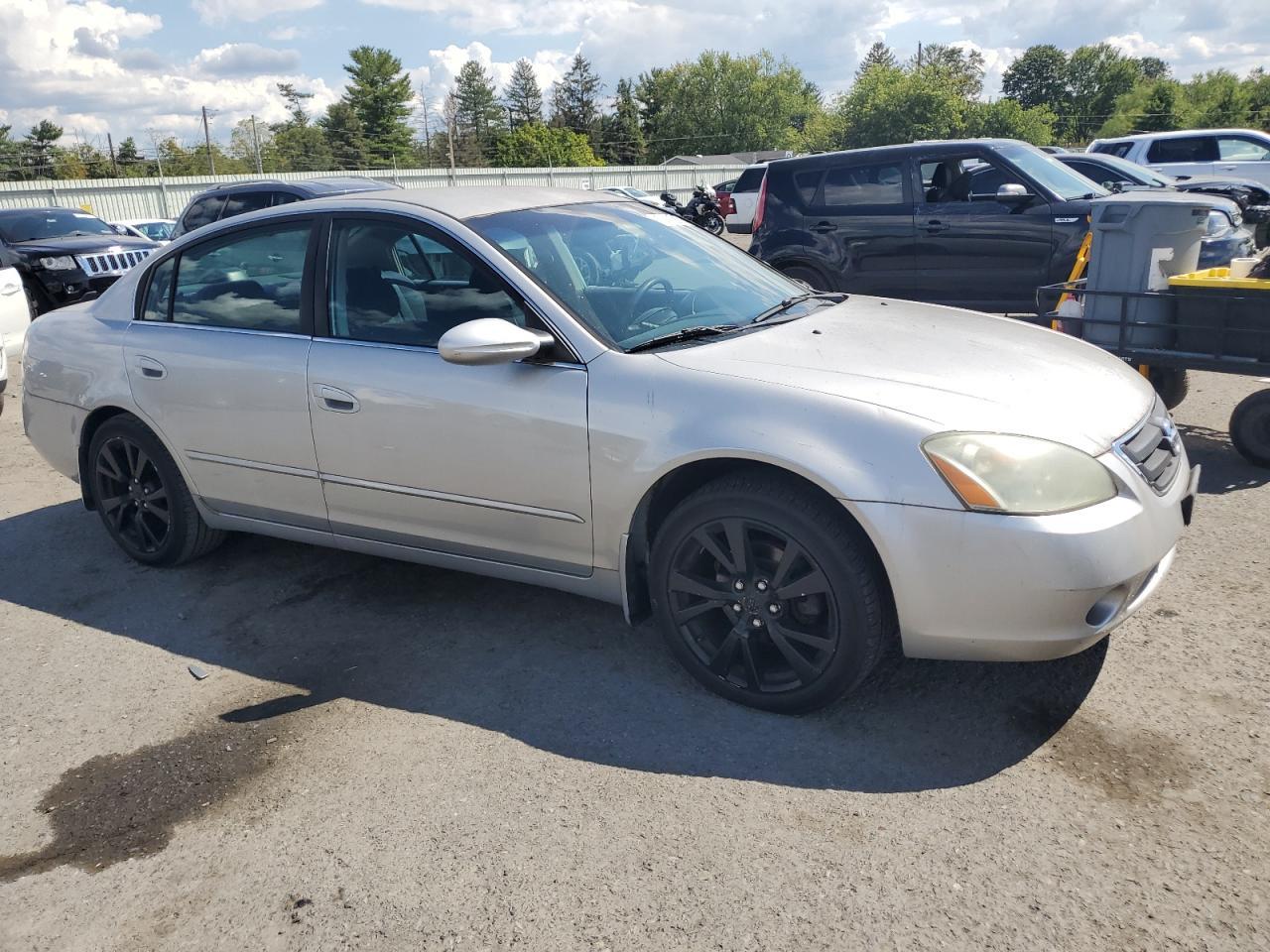 2004 Nissan Altima - Image 4