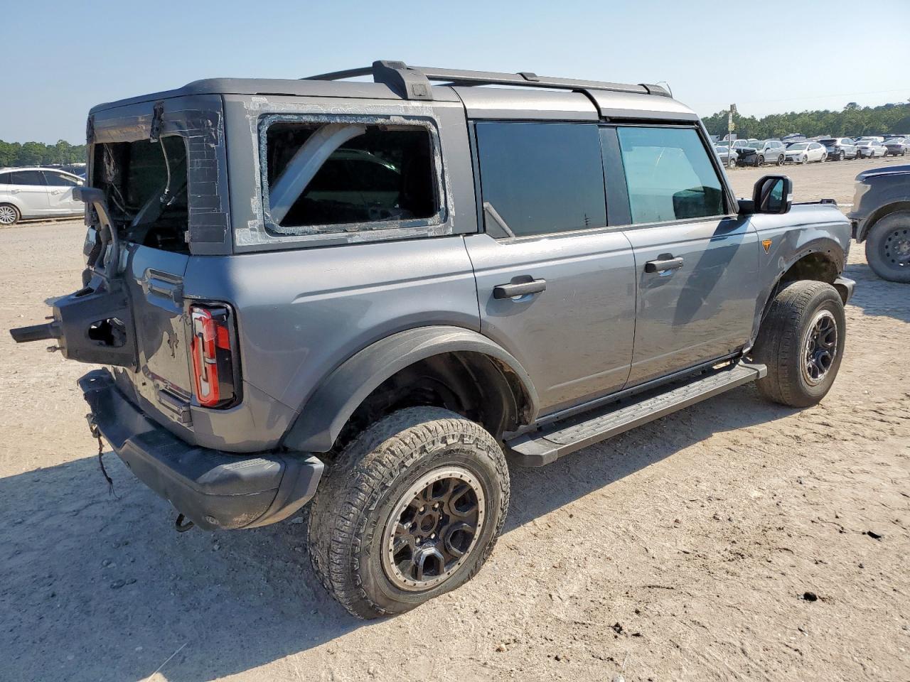 2023 Ford Bronco Base - Image 3