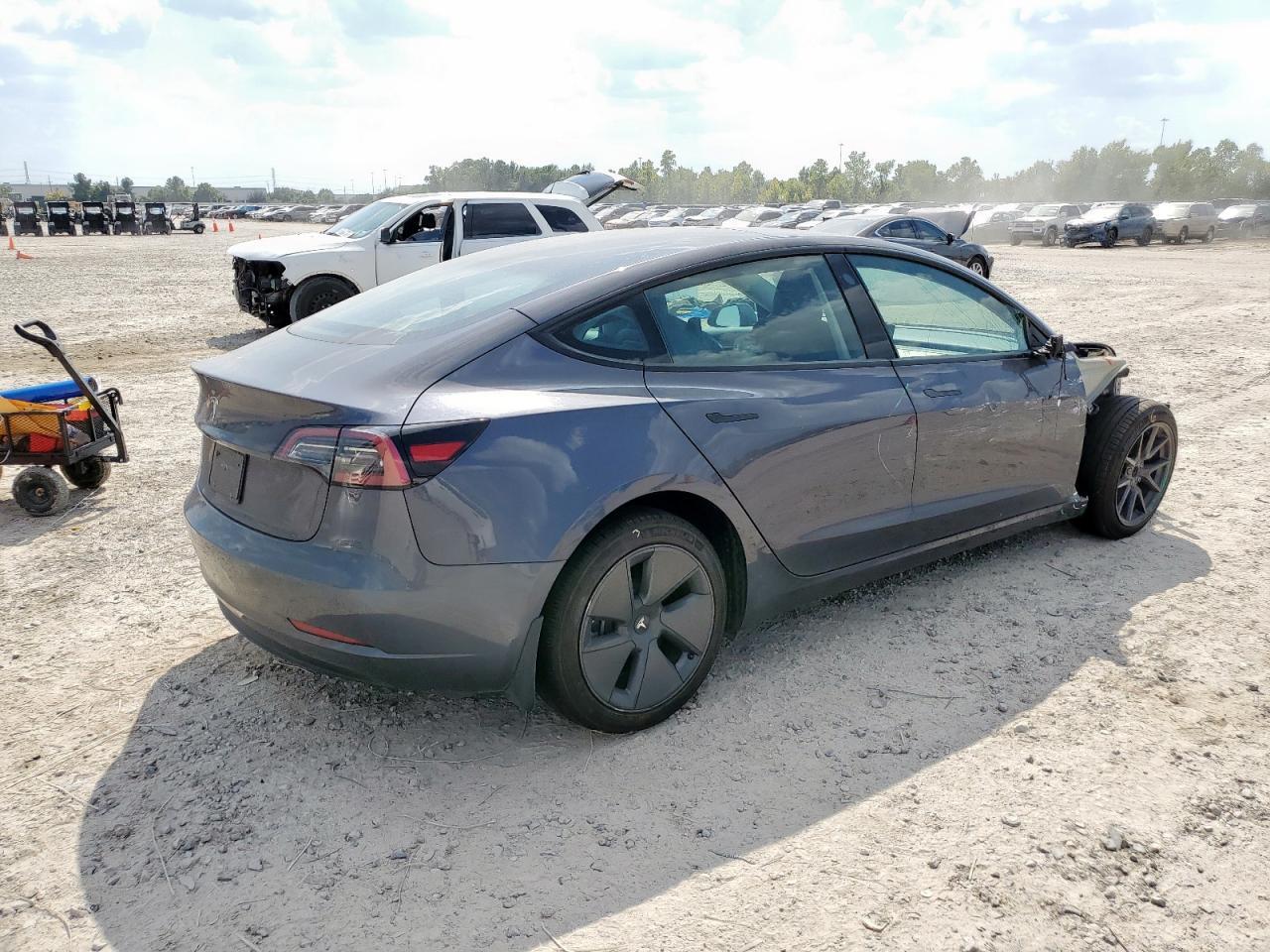 2023 Tesla Model 3 - Фото 3