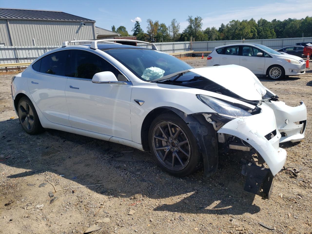 2018 Tesla Model 3 - Фото 4