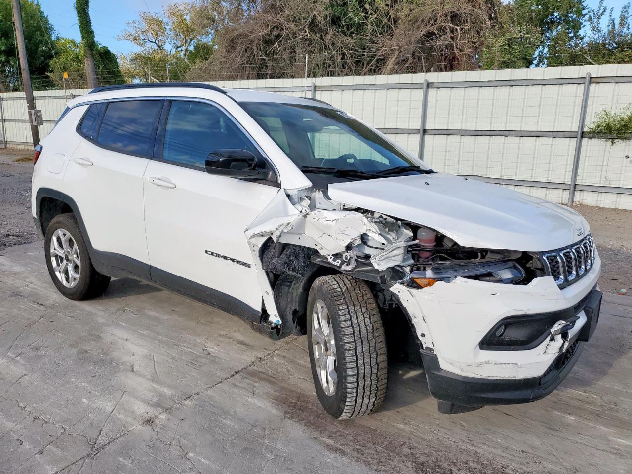 2025 Jeep Compass Latitude - Фото 4