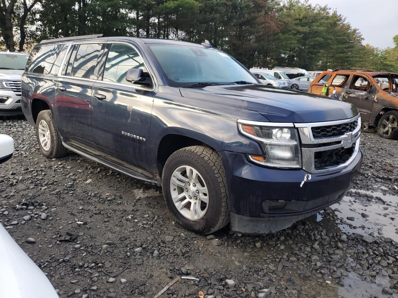 2019 Chevrolet Suburban K1500 Lt - Image 4