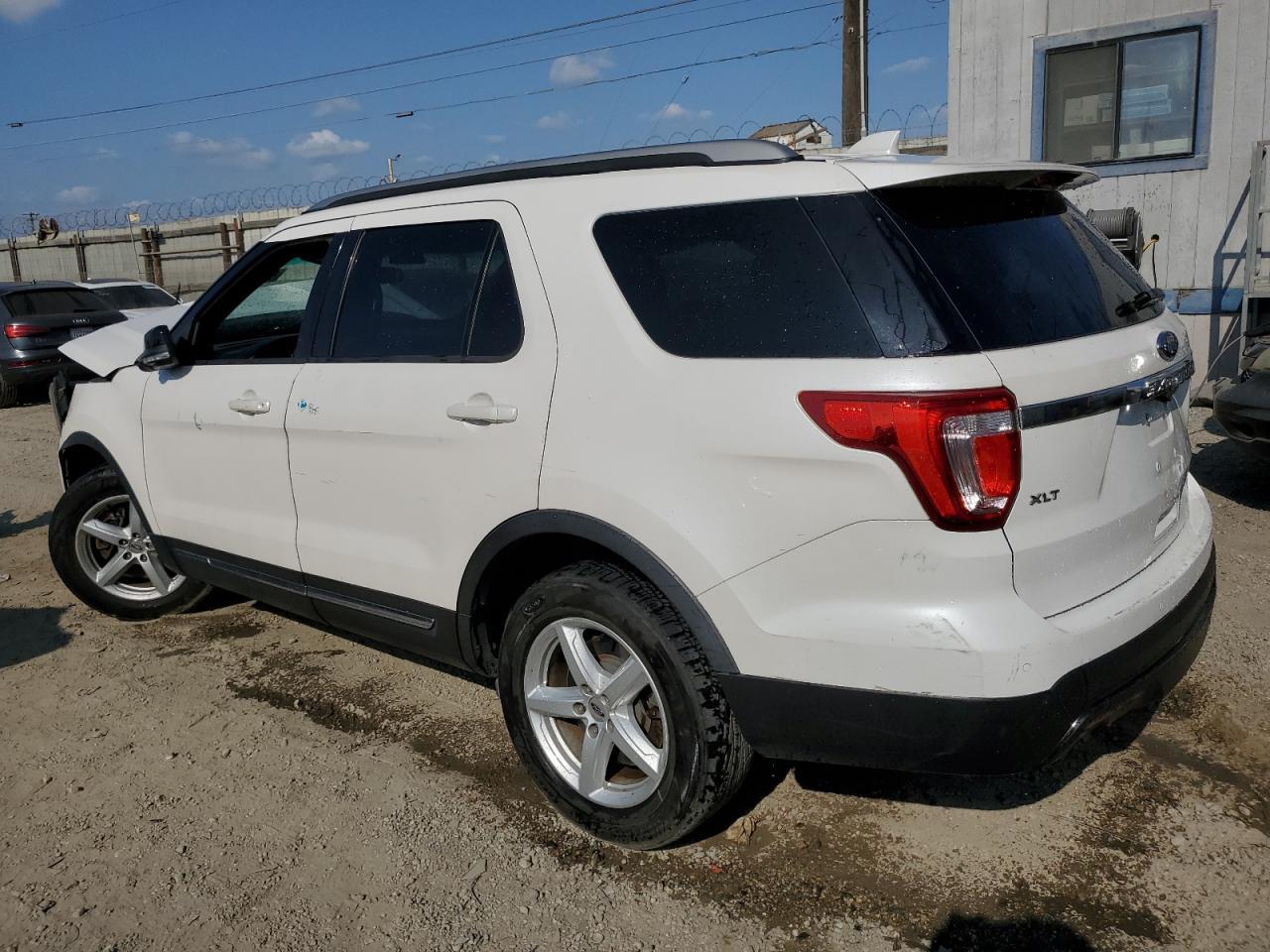2016 Ford Explorer Xlt - Фото 2