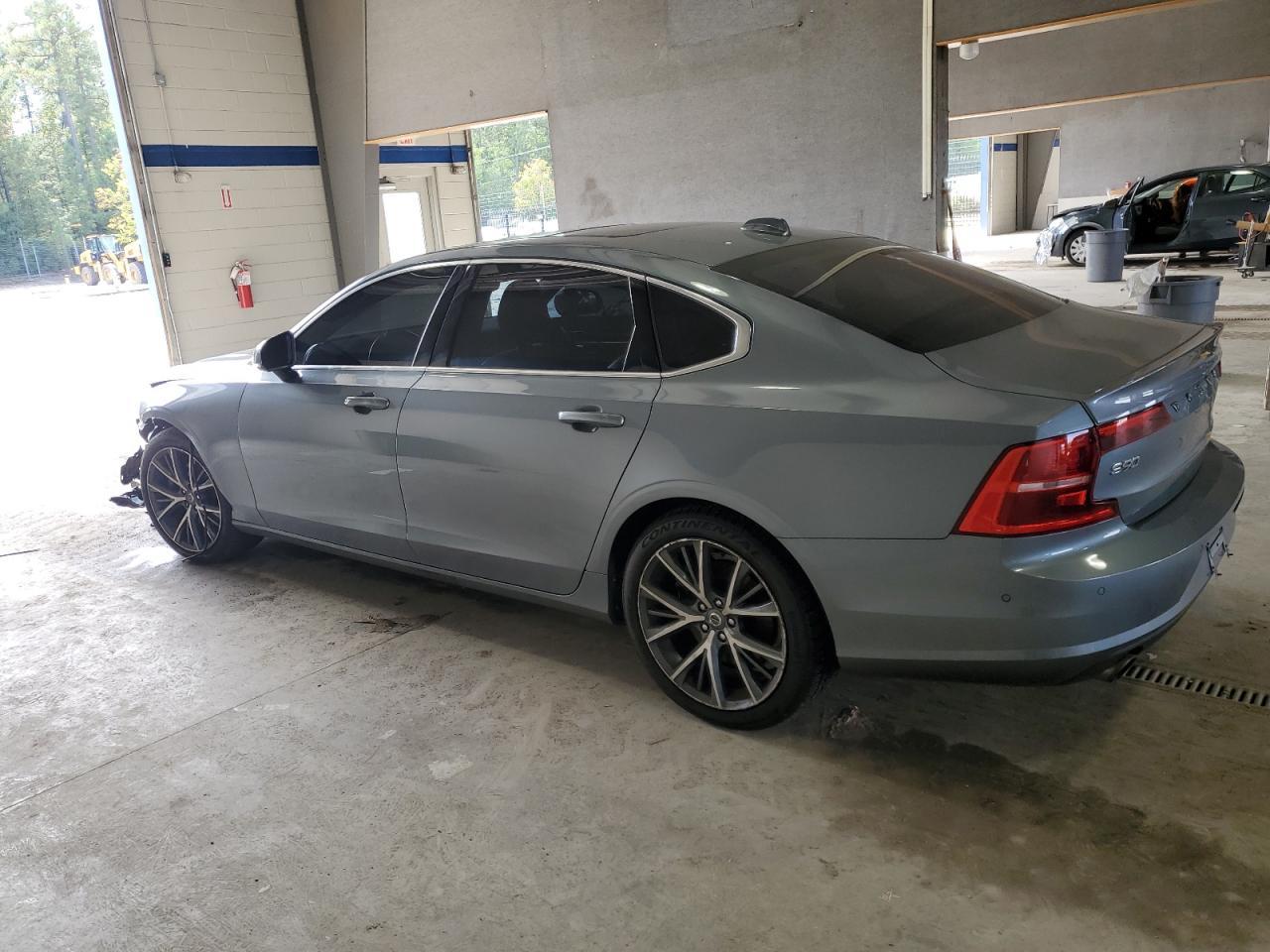 2018 Volvo S90 T5 Momentum - Image 3