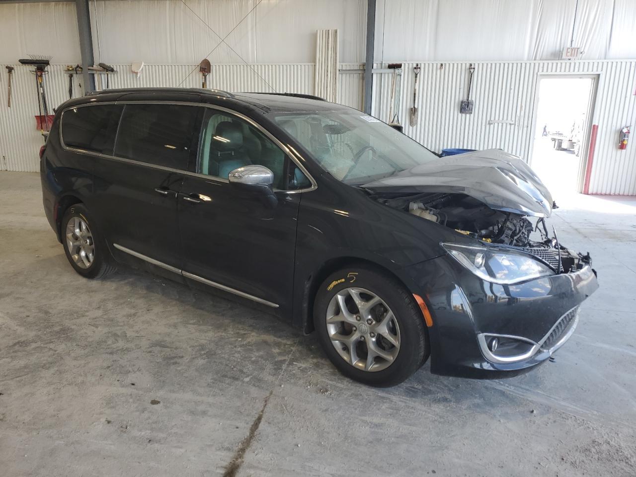 2018 Chrysler Pacifica Limited - Image 4