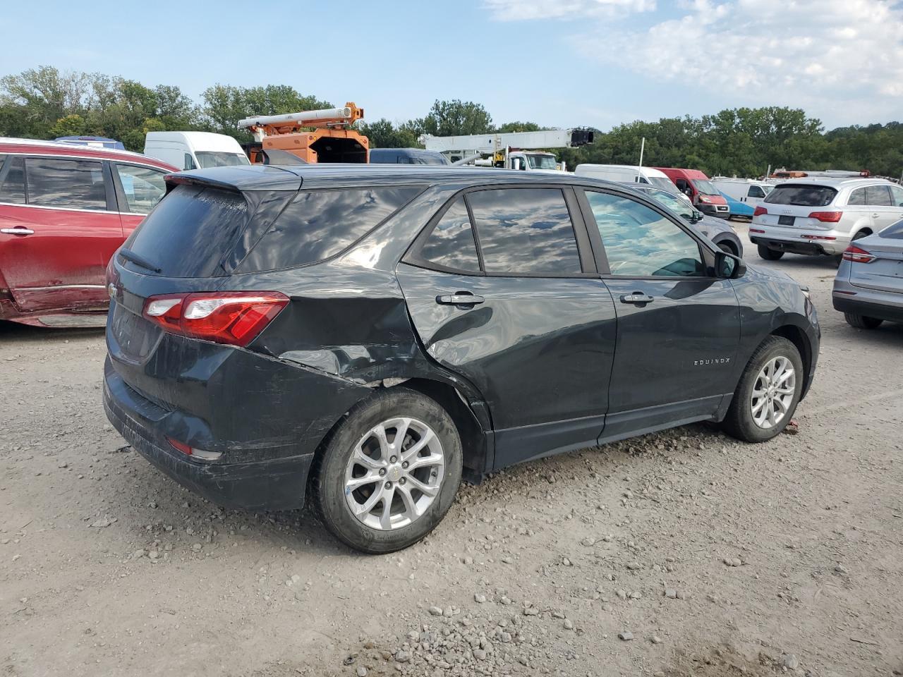 2020 Chevrolet Equinox Ls - Фото 3
