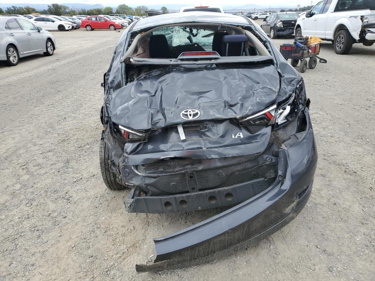 2017 Toyota Yaris Ia Base - Фото 6