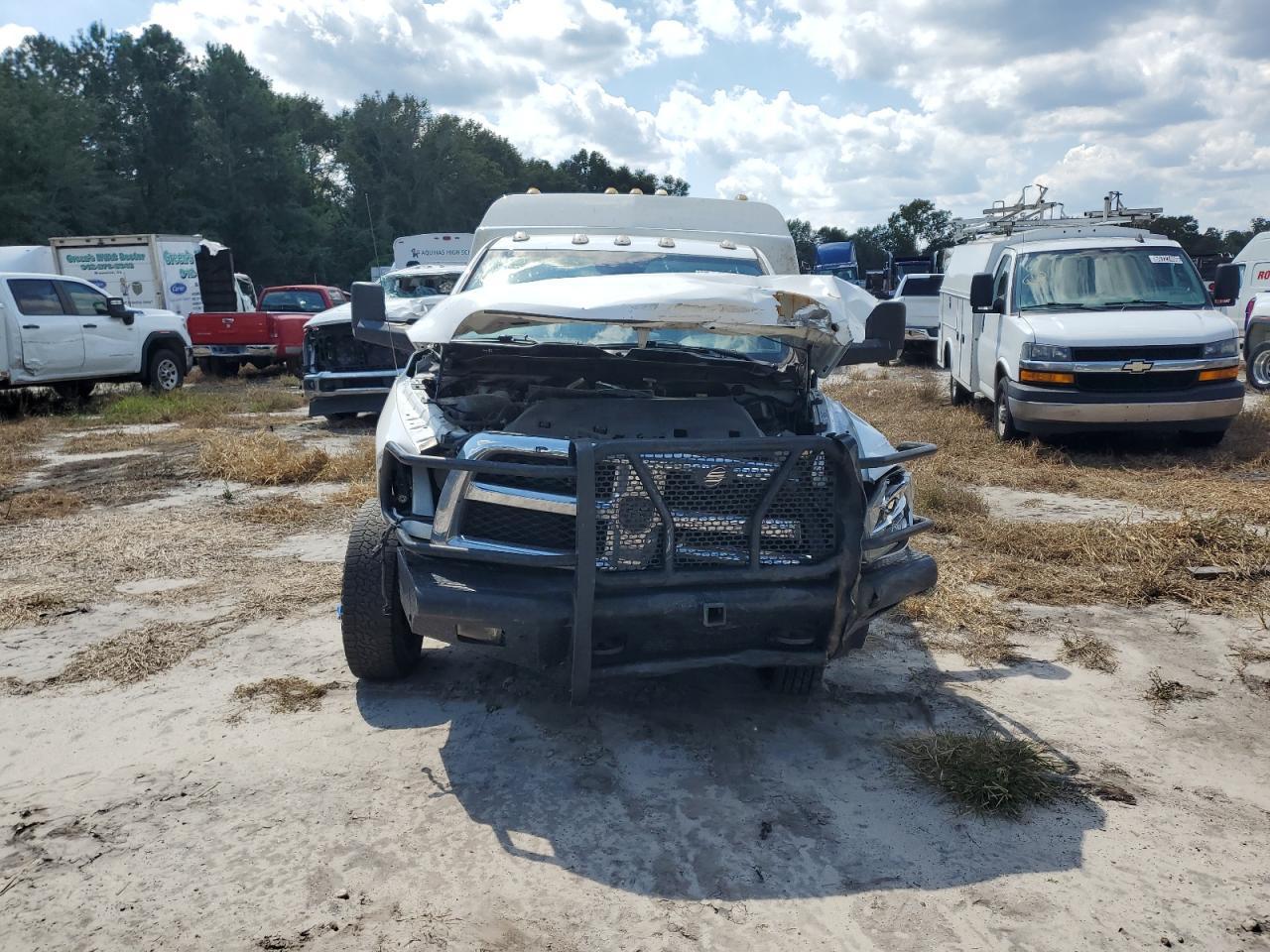 2017 Ram 3500 Cab & Chassis T - Фото 5