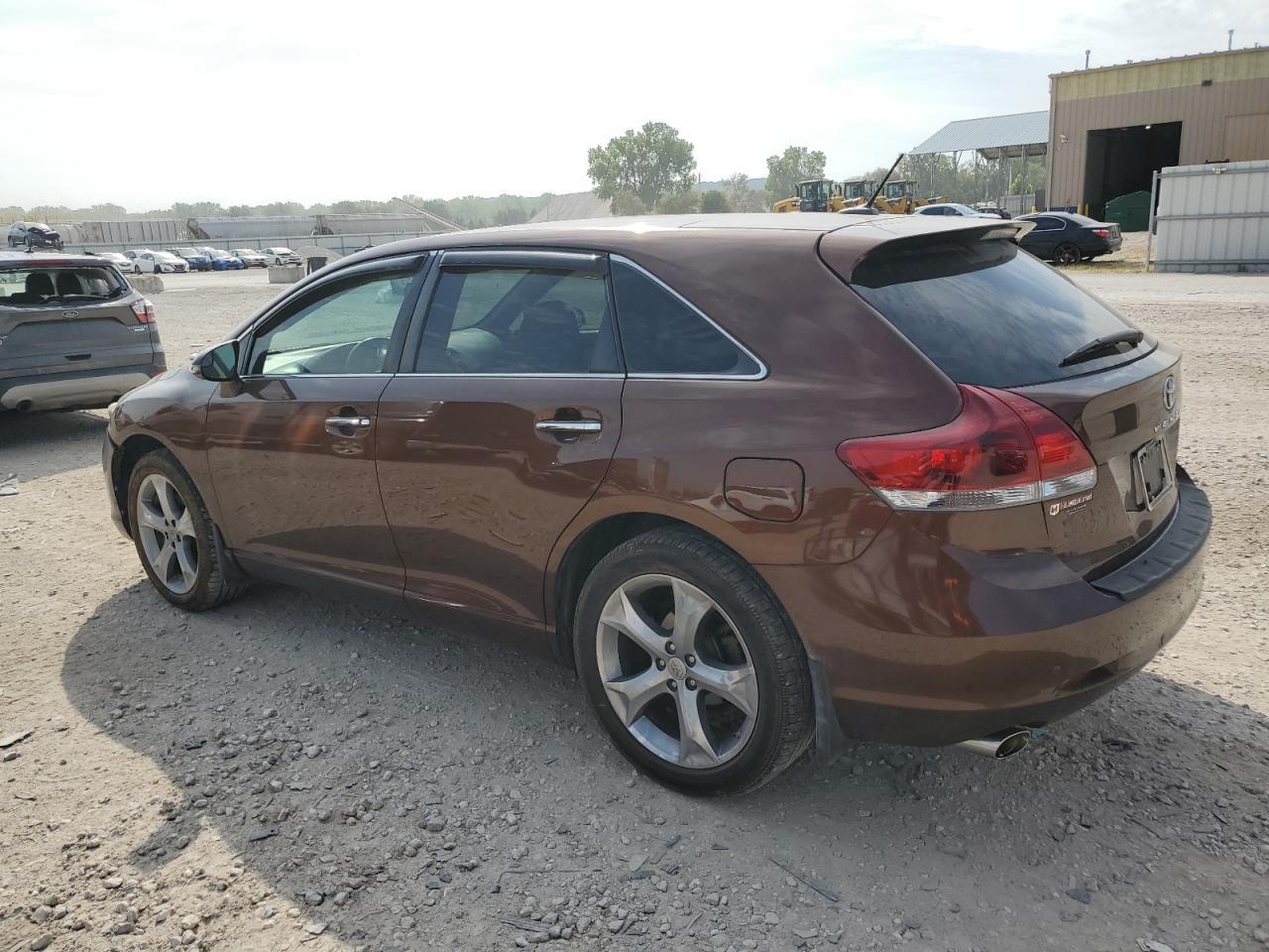 2014 Toyota Venza Le - Image 2