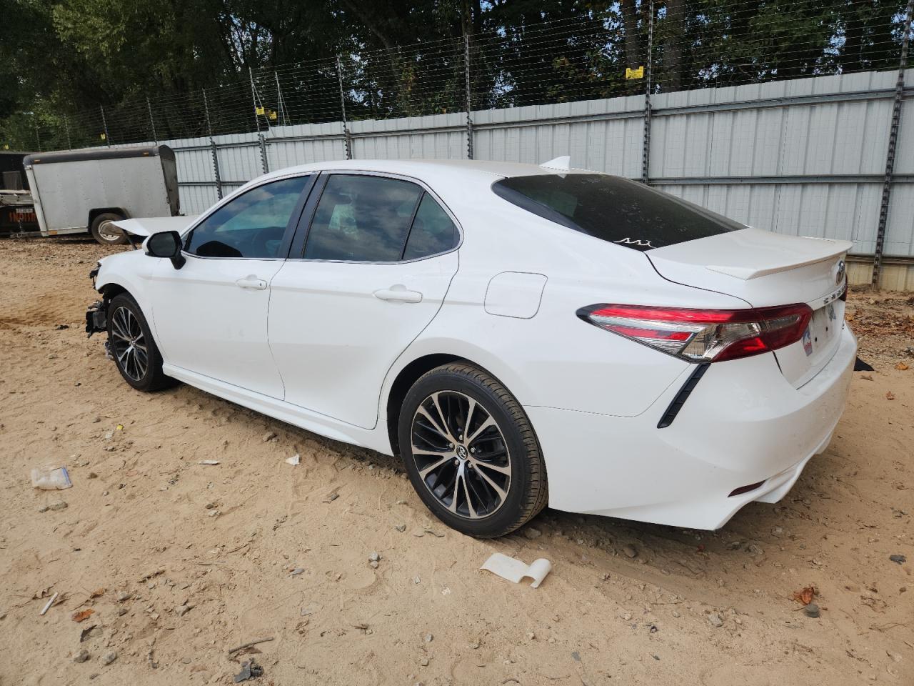 2019 Toyota Camry L - Фото 2