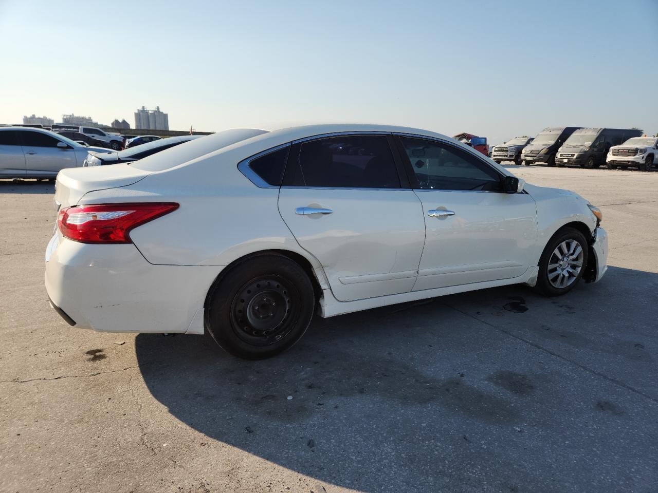 2017 Nissan Altima 2.5 - Image 3