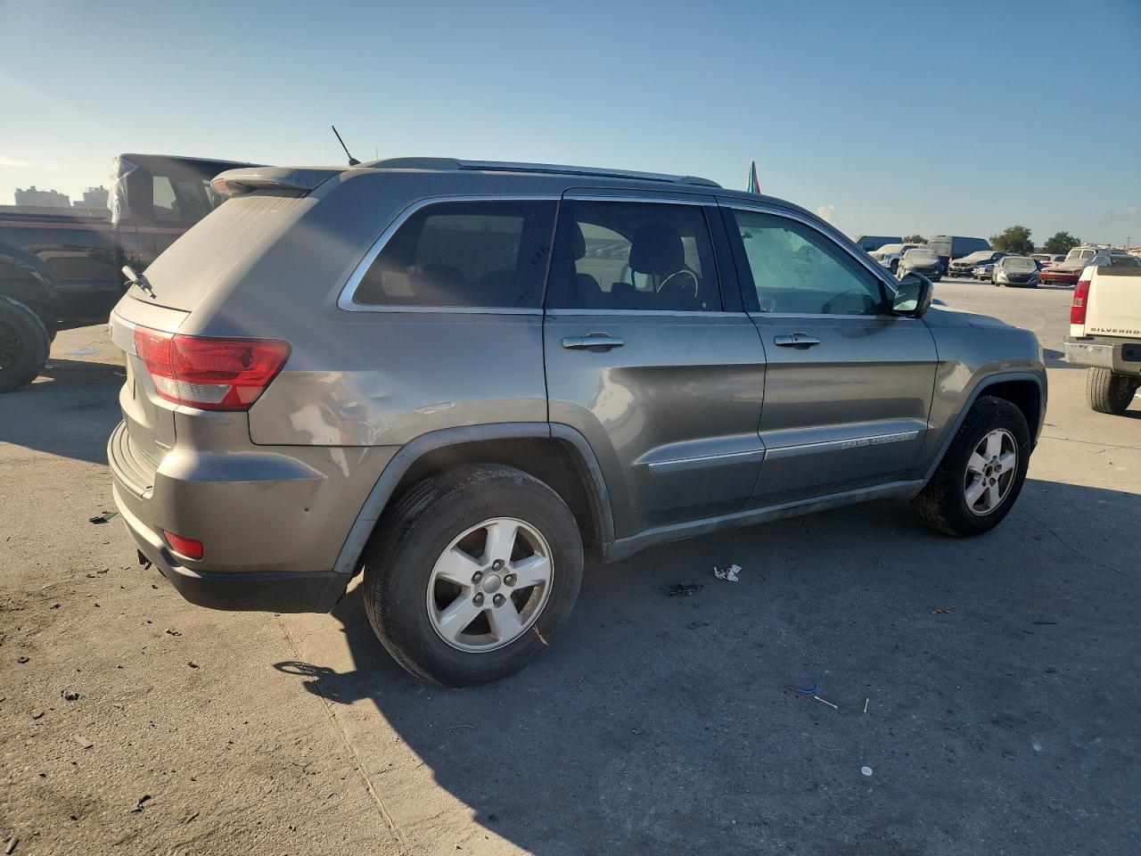 2012 Jeep Grand Cherokee Laredo - Image 3