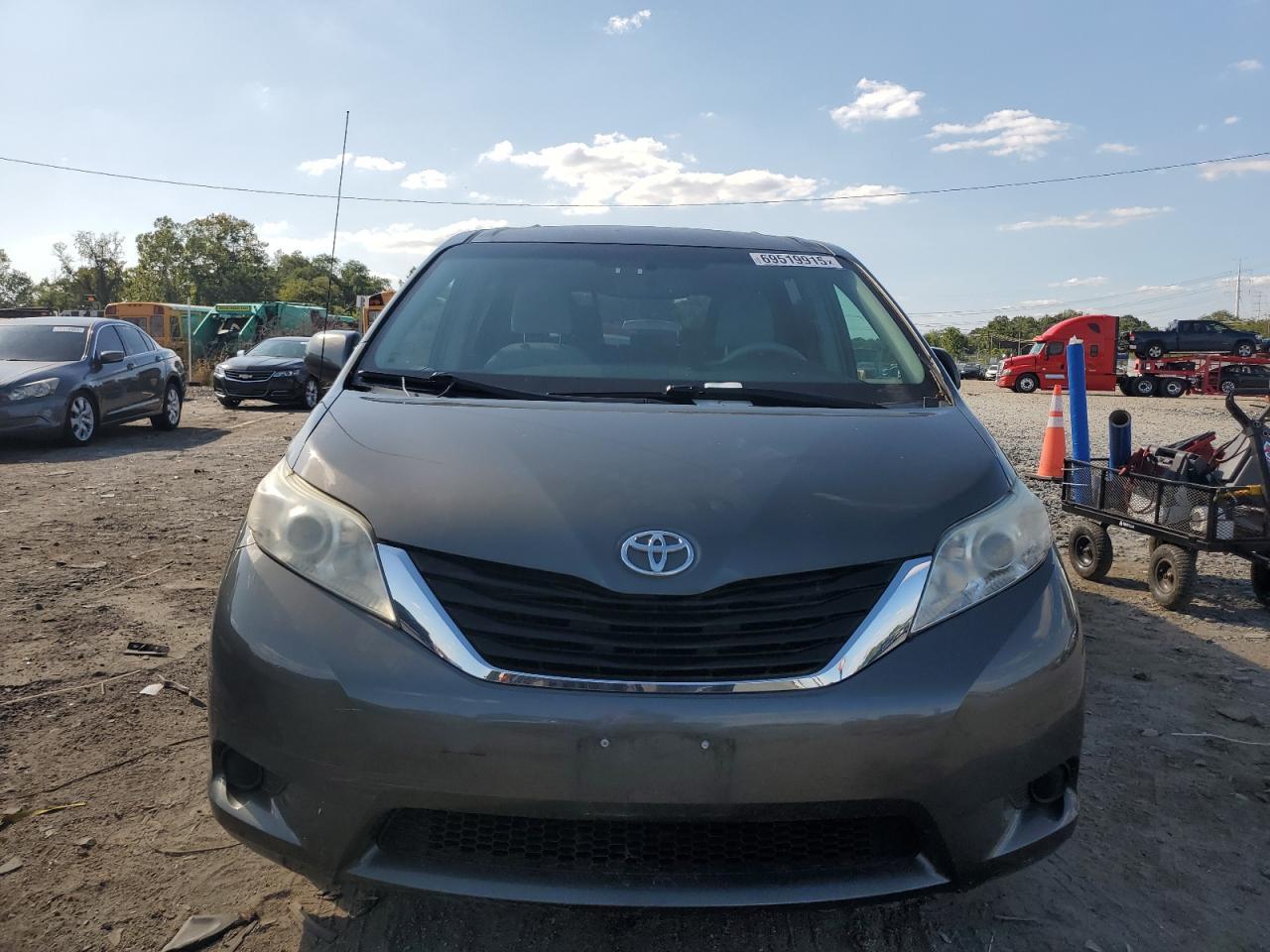 2013 Toyota Sienna Le - Image 5