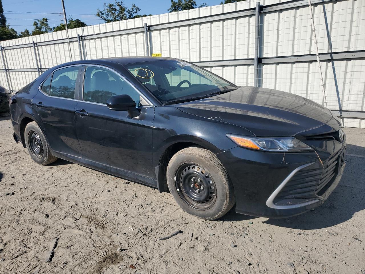 2022 Toyota Camry Le - Фото 4