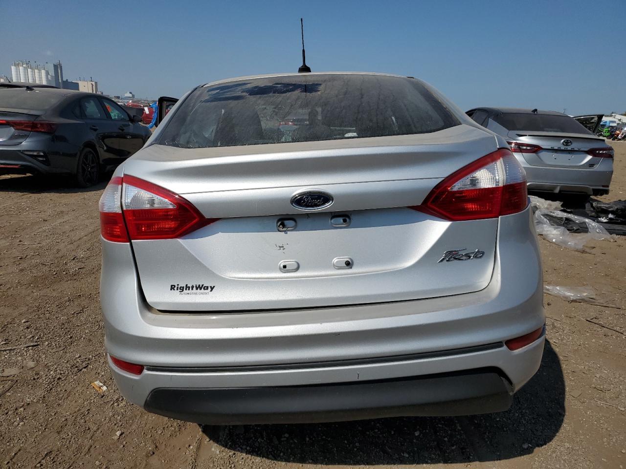 2016 Ford Fiesta S - Фото 6