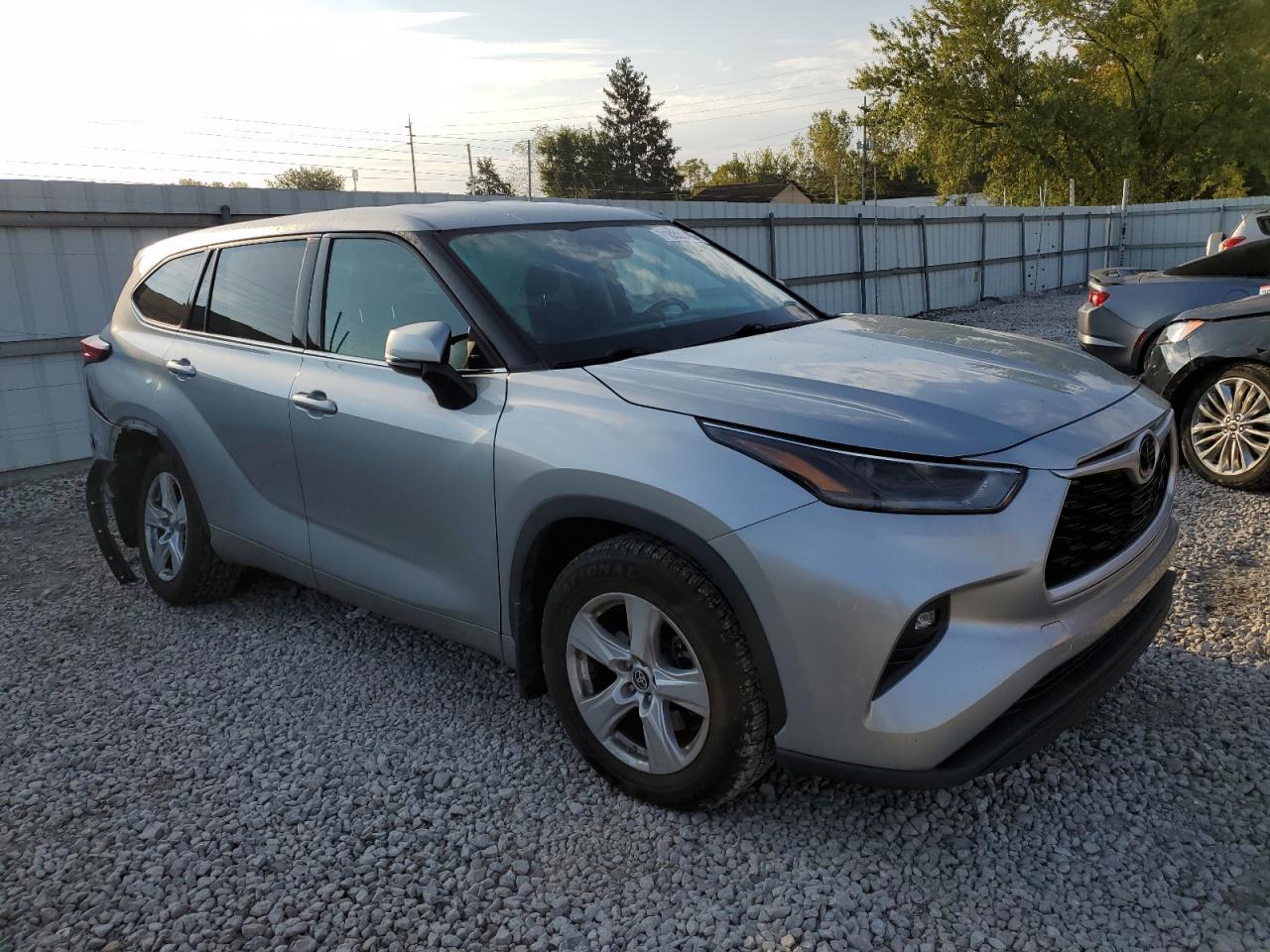 2021 Toyota Highlander L - Image 4