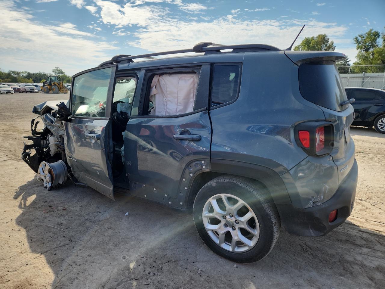 2017 Jeep Renegade Latitude - Image 2